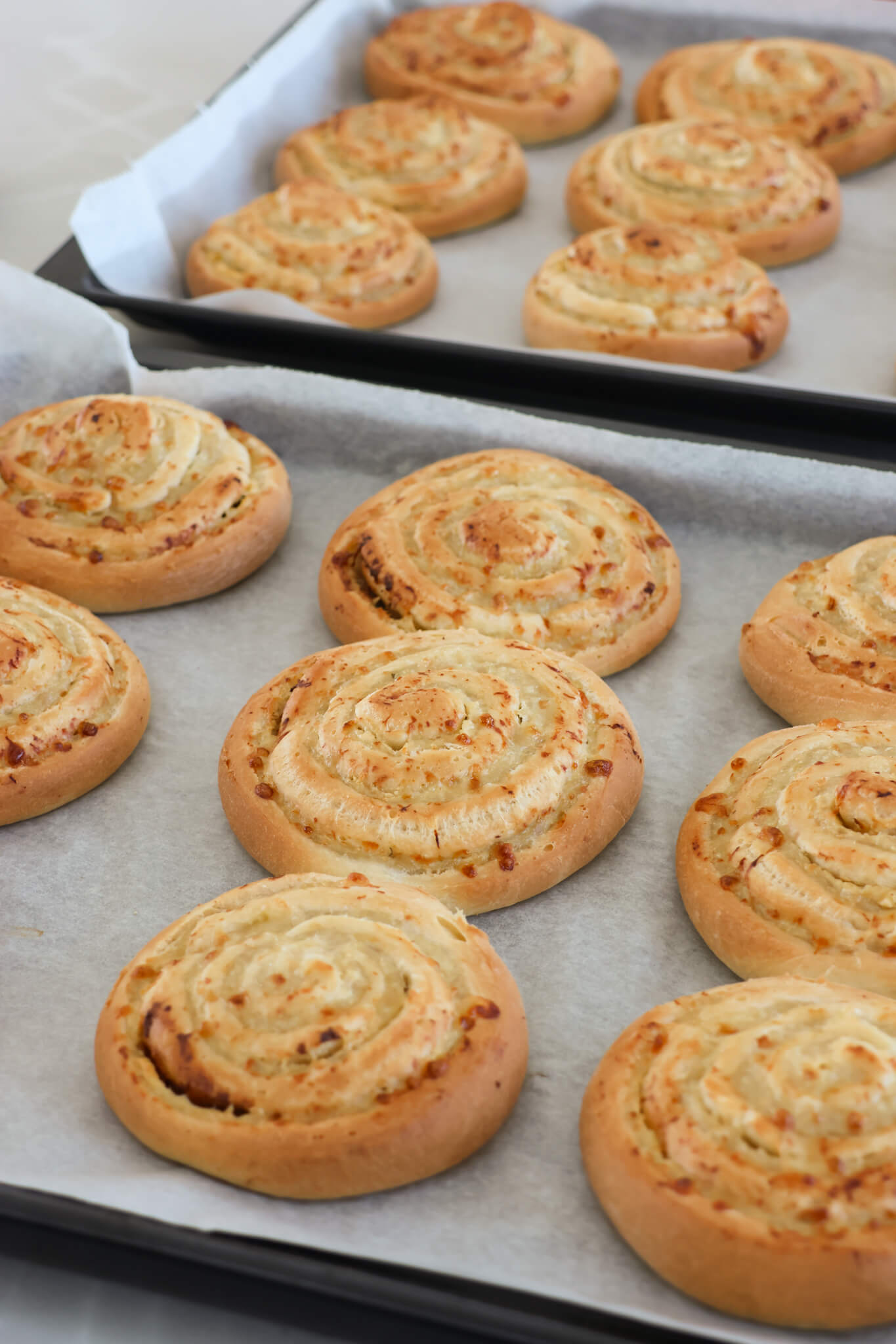 Pizzasnegle med kylling og pikantost