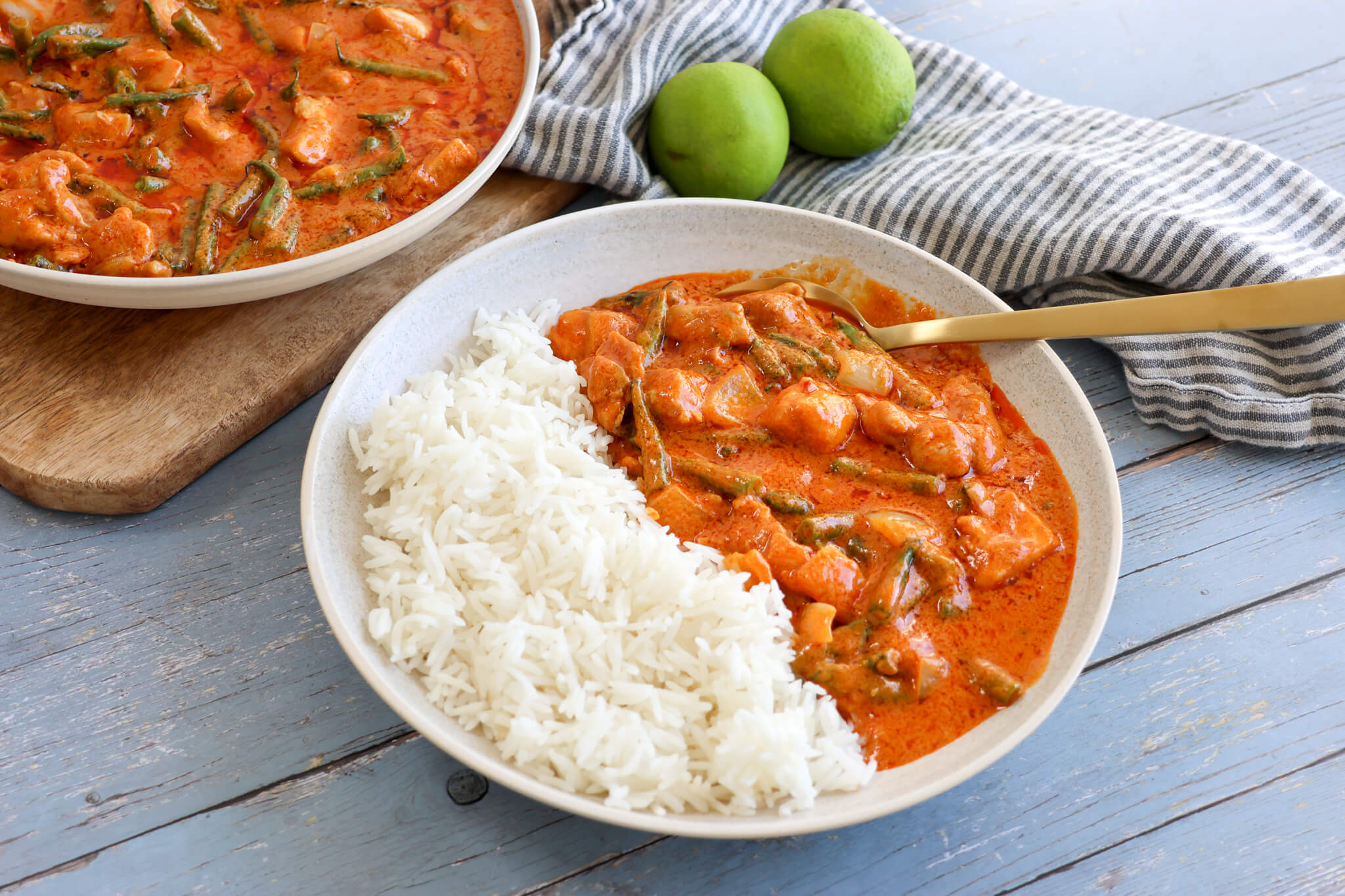 Kylling i rød karry peanut butter sauce
