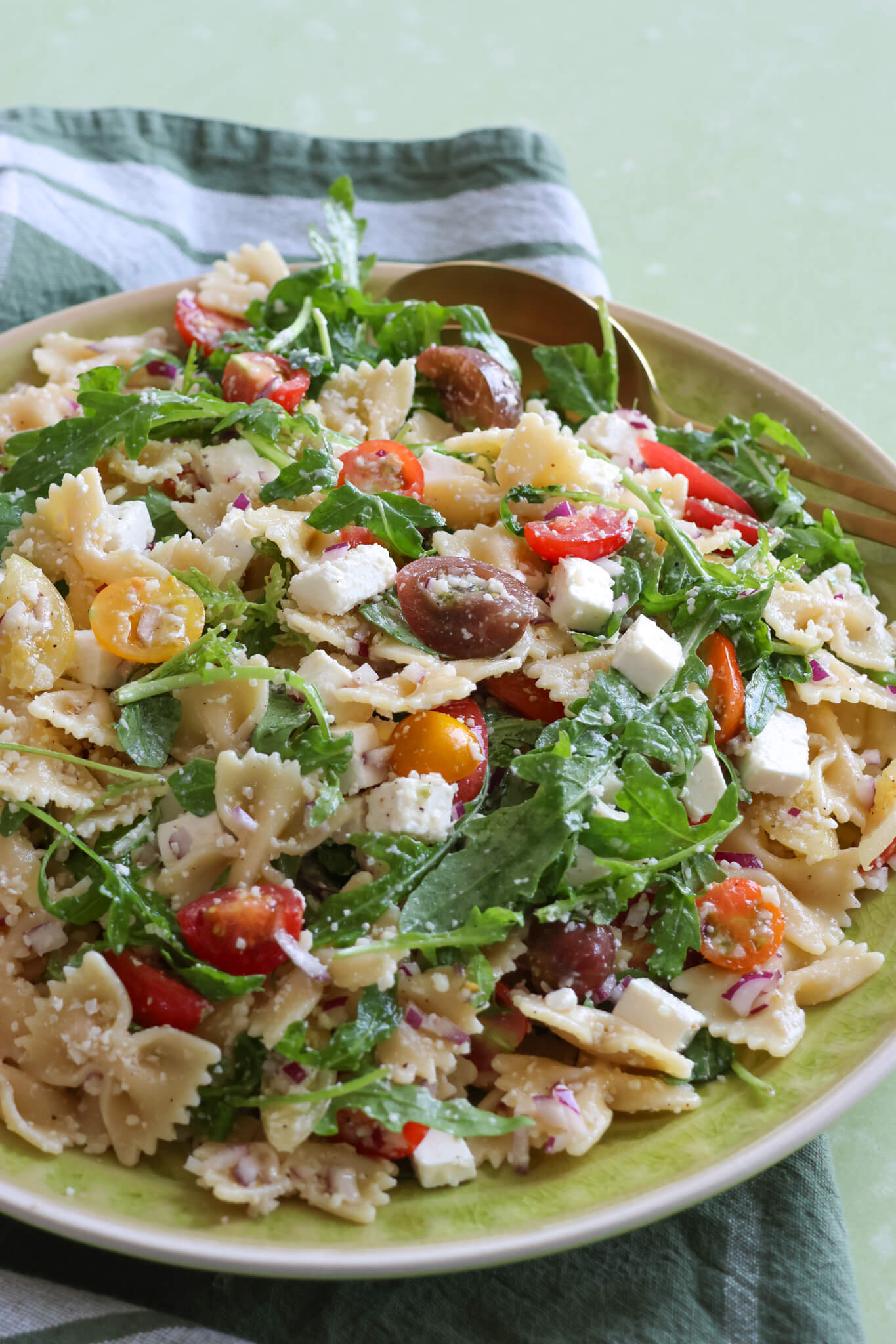 Pastasalat med rucola og feta