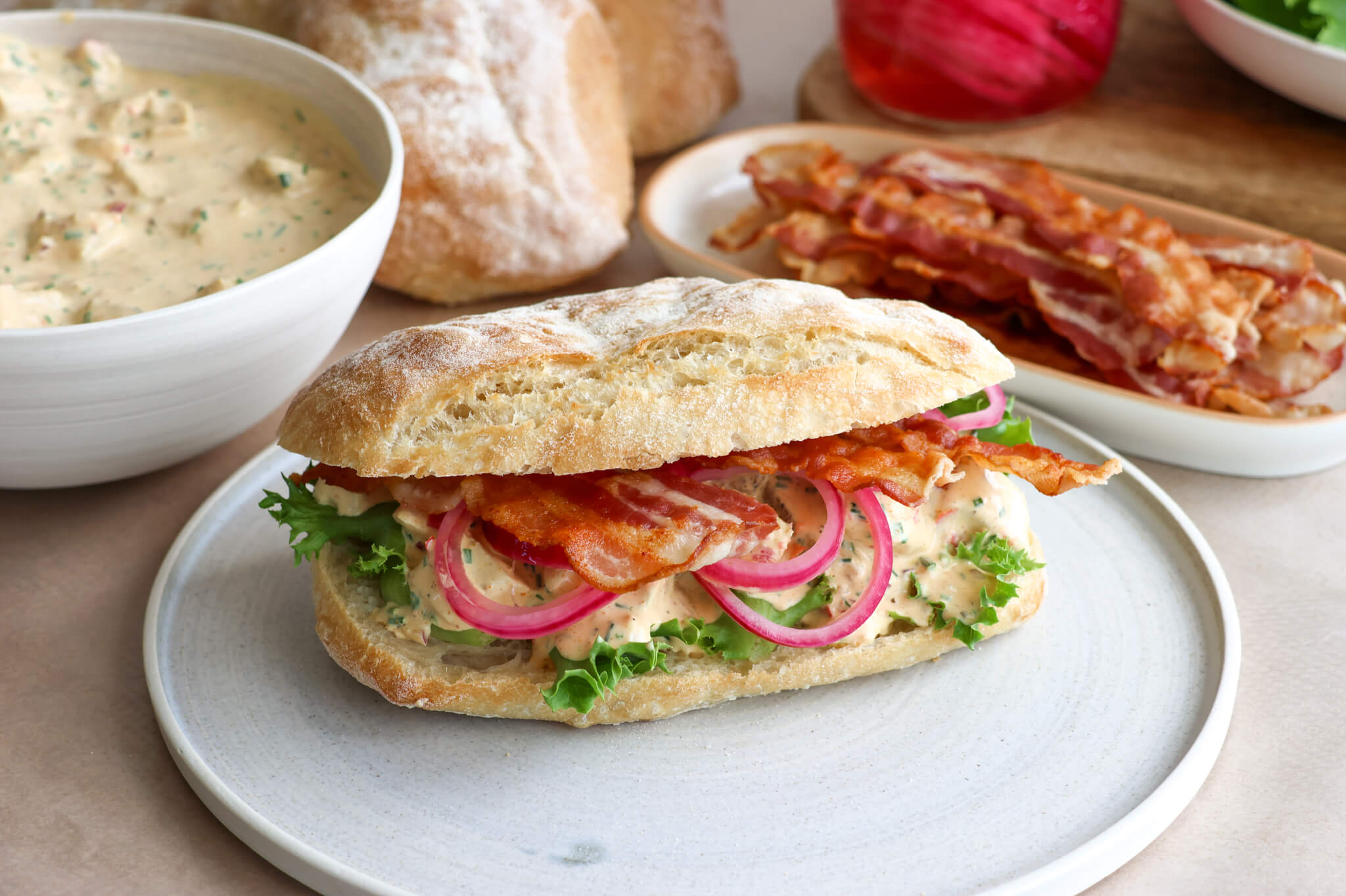 Sandwich med spicy kyllingesalat