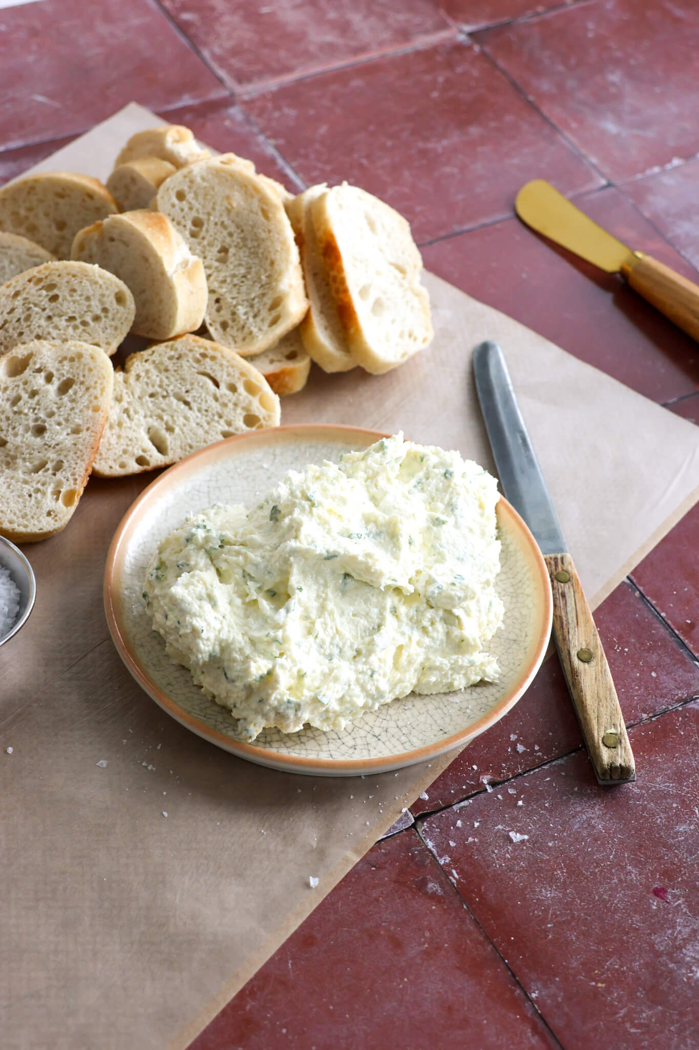 Pisket hvidløgssmør med parmesan