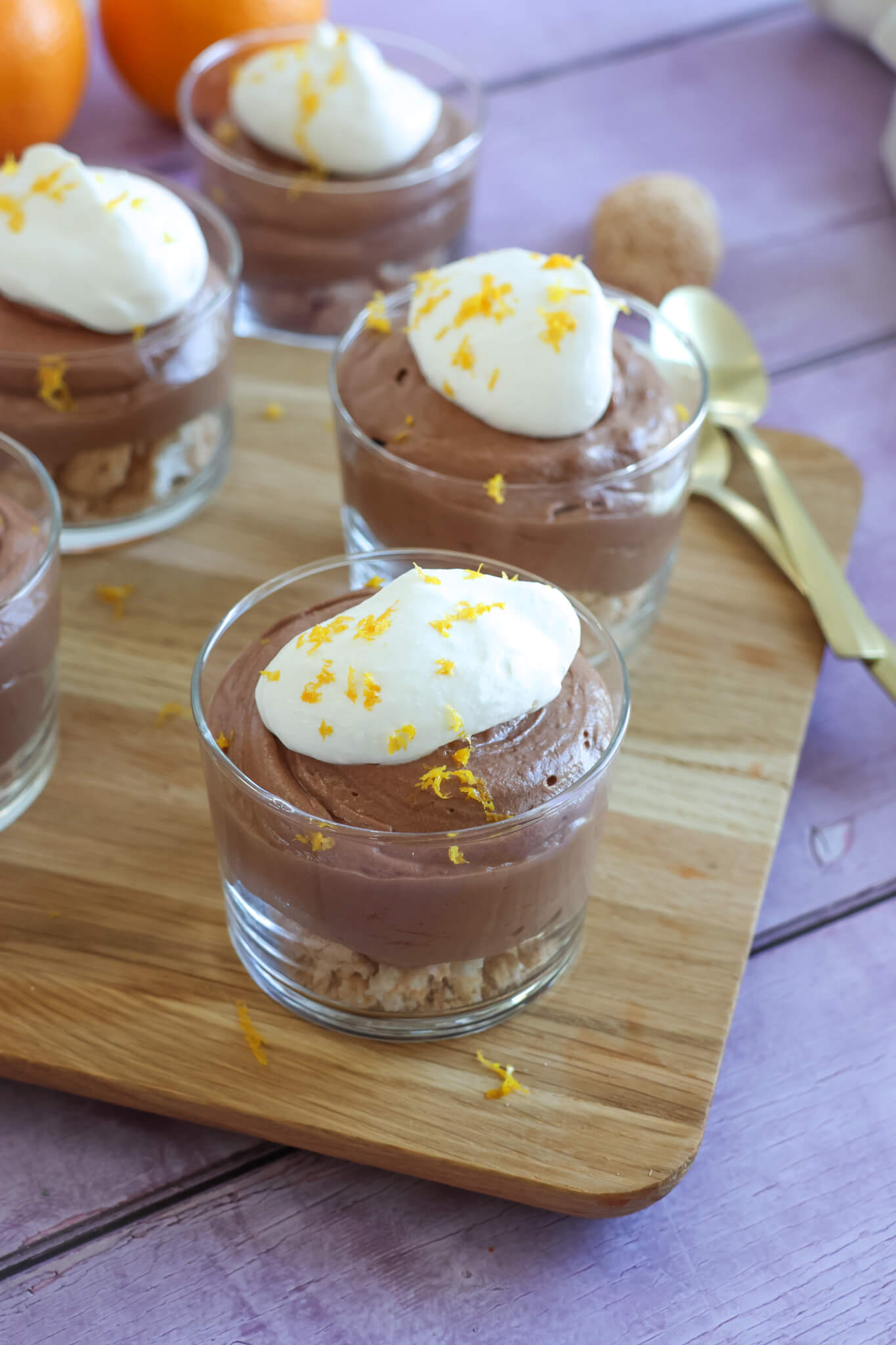 Cheesecake i glas med chokolade og appelsin