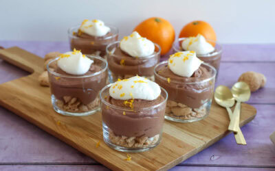 Cheesecake i glas med chokolade og appelsin
