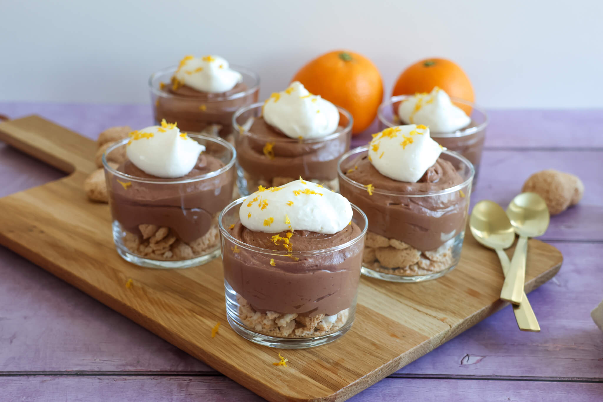 Cheesecake i glas med chokolade og appelsin